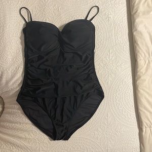 1 PC suit XXL MAY BE WORN WITH STRAPS OR WITHOUT 😊